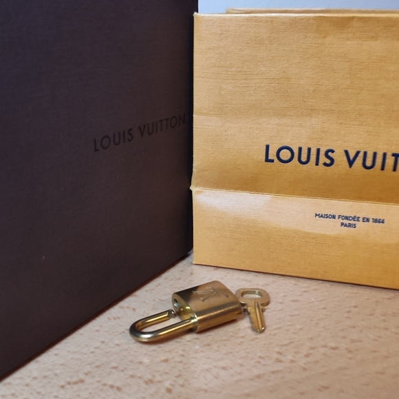 Louis Vuitton Lock & Key 🔐 #300 - Picture 1 of 6